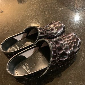 Dansko professional clogs tiger’s eye print 37